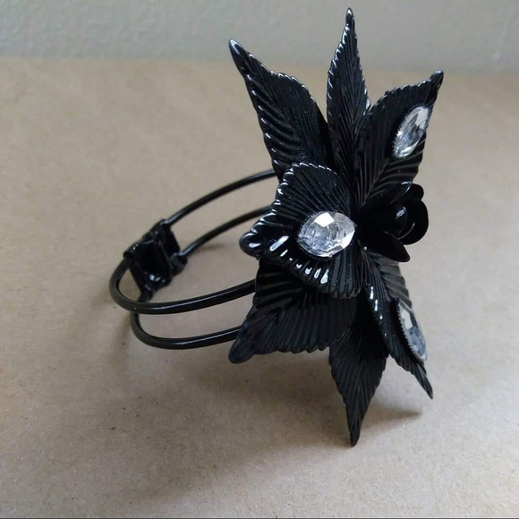 Black 3D Flower Bracelet with Rhinestones - Picture 3 of 3